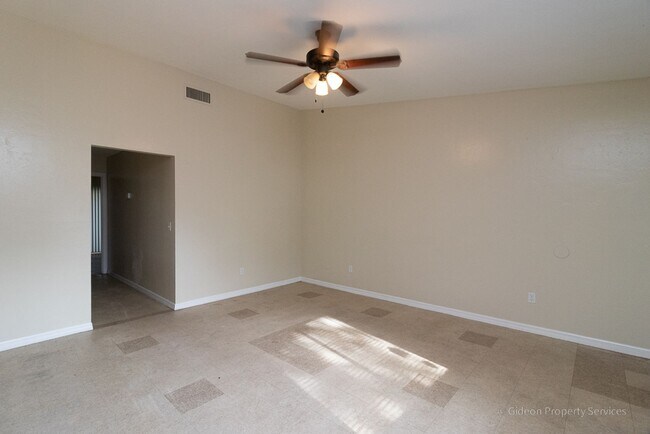 Building Photo - Cedar Ridge 501 A-C