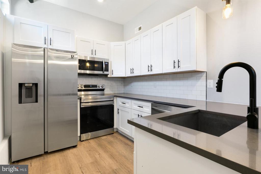 Foto principal - 3965 Lancaster Ave