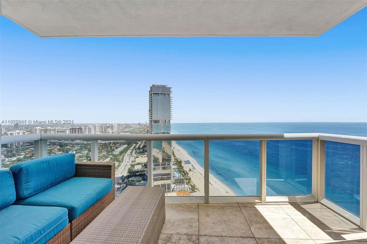 Primary Photo - 18201 Collins Ave