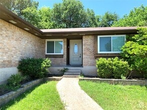Building Photo - 11207 Hidden Bluff Dr