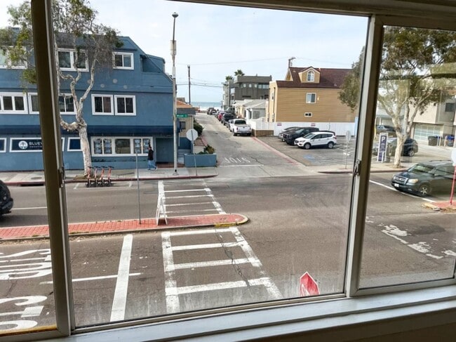 Building Photo - Mission Blvd- Beach Living- Lovely Water Views!