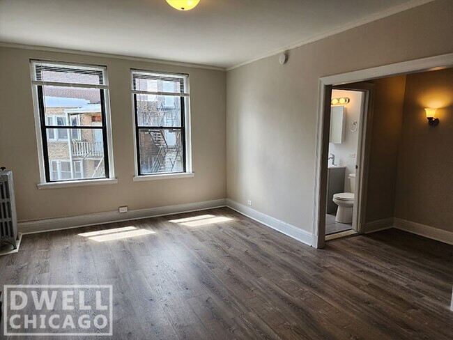 Foto del edificio - 3333 W Diversey Ave