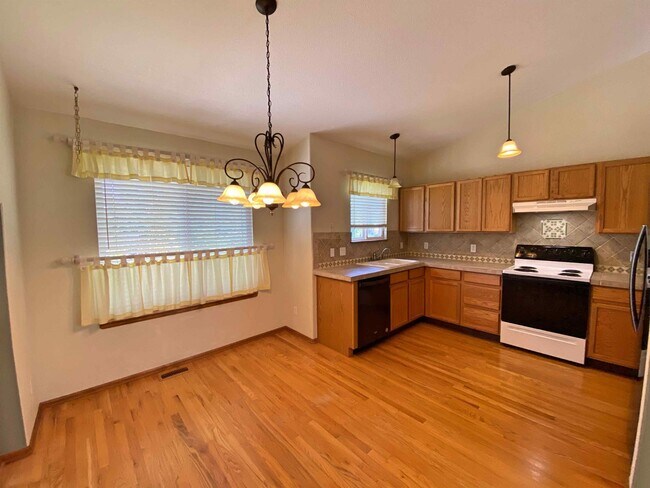 Building Photo - 12556 Beach St