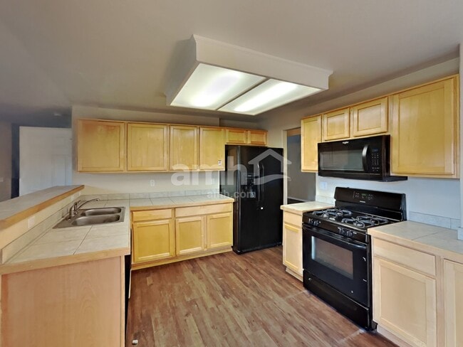 Building Photo - 651 Branding Iron Ln