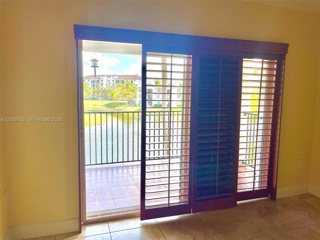 Foto del edificio - 4540 NW 107th Ave