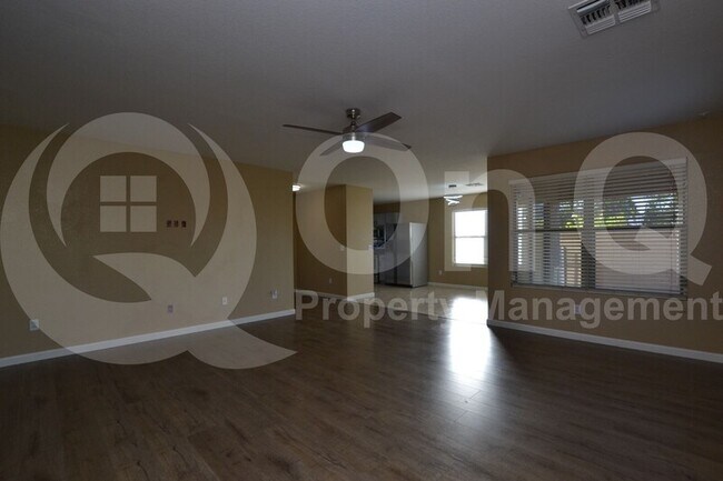 Building Photo - 2370 E Hazeltine Way