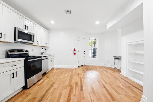 Building Photo - 52 Brinkerhoff St