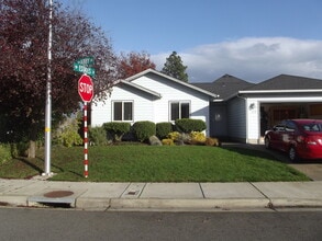 Building Photo - 1329 Abby Ln