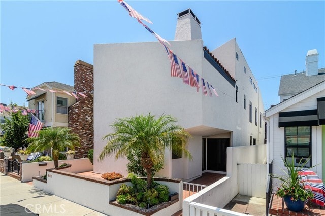 Building Photo - 313 Diamond