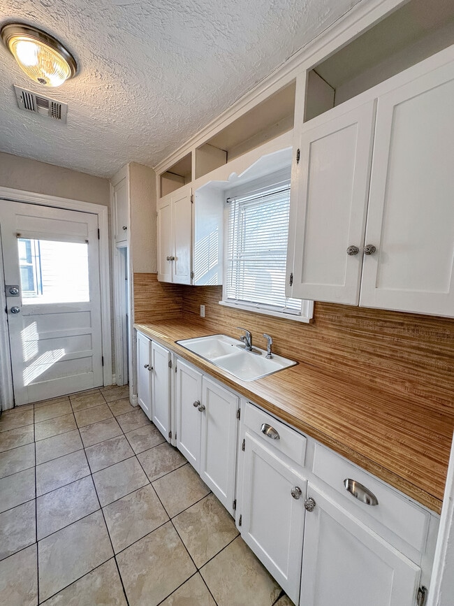 Foto del edificio - 835 NW 17th St