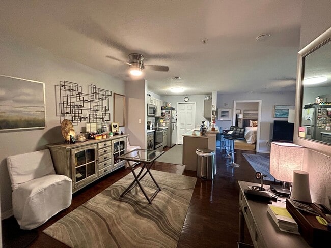 Photo - 5483 Vineland Rd Townhome