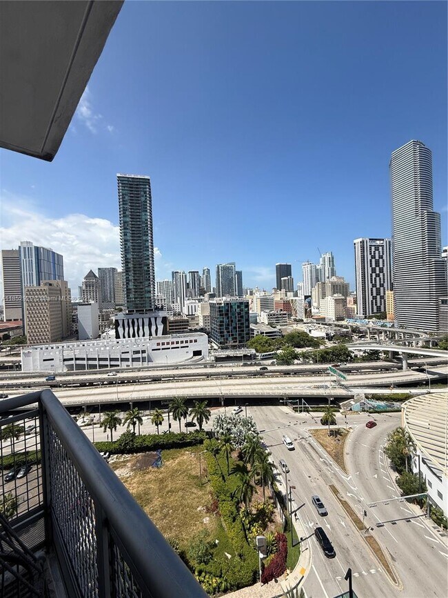 Building Photo - 350 S Miami Ave