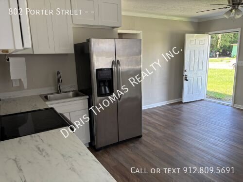 Building Photo - 802 Porter St