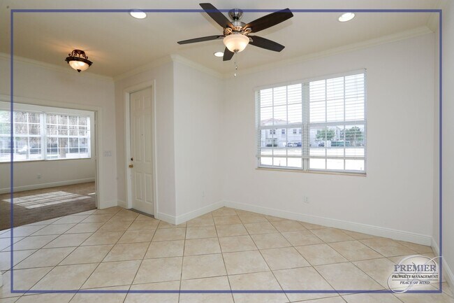 Foto del edificio - **OFFERING ONE MONTH FREE RENT**NEW PHOTOS...