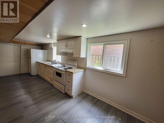Building Photo - 4039 Perivale Rd