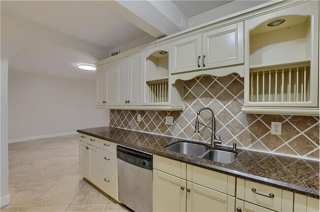 Foto del edificio - 2851 S Ocean Blvd