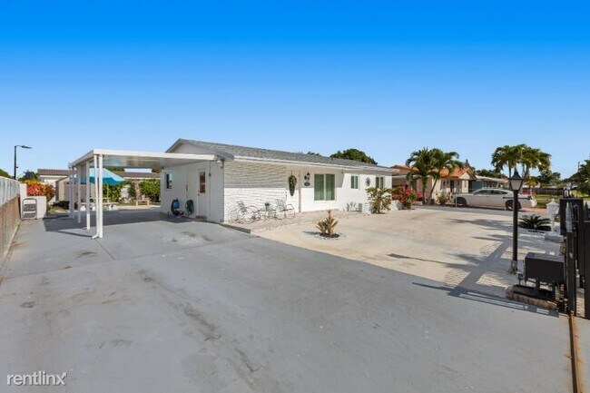Foto del edificio - 5 br, 2 bath House - 4825 NW 184th ter