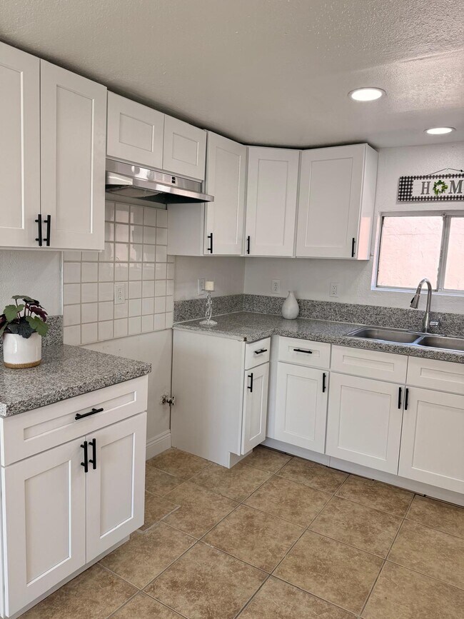 4422_Avenida_Central_JAA-3 - 1716 1/2 Gage St