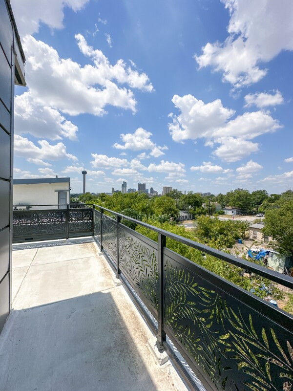Foto principal - 218 S Olive St