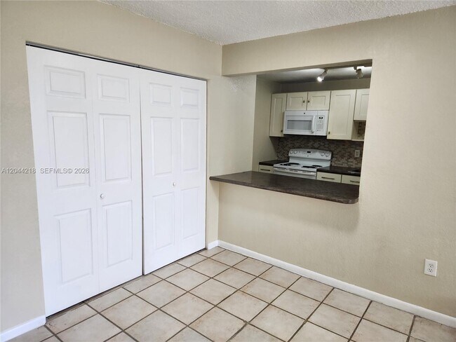 Foto del edificio - 802 NW 87th Ave