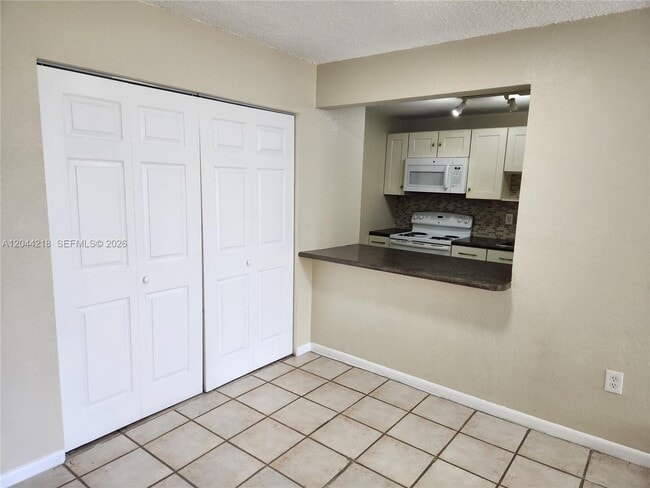 Building Photo - 802 NW 87th Ave