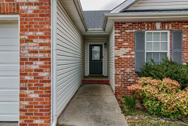 Building Photo - 988 Chardea Ct