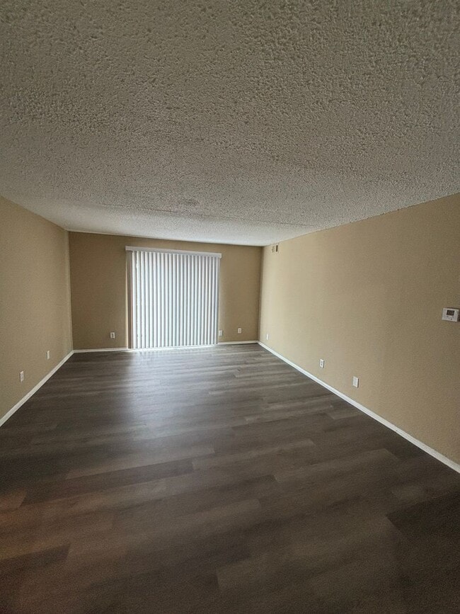 Foto del edificio - 2 Bedroom 1.5 Bath Updated Apartment