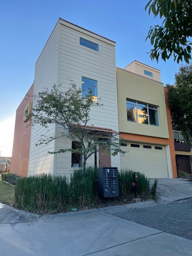 115 Vertical Loft, Little Rock, AR 72201 Townhouse for Rent in Little