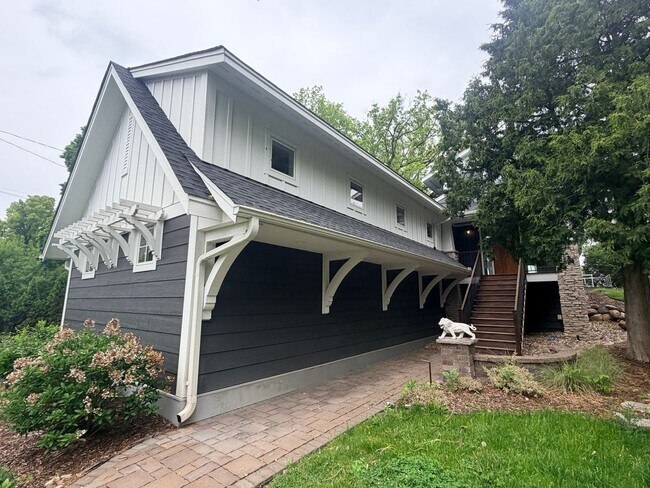 Building Photo - Lake Home For Rent