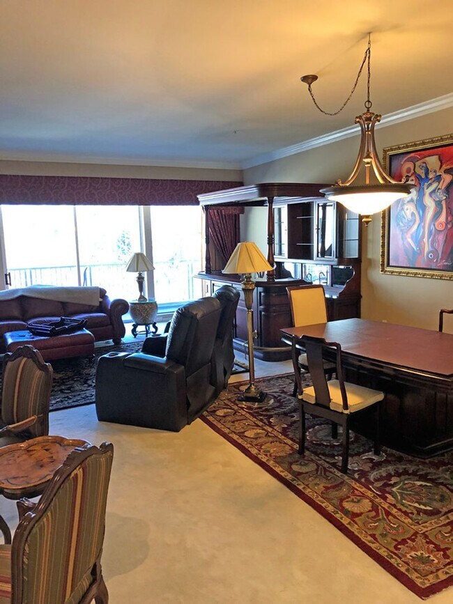 Foto del edificio - Incredibly Spacious Furnished 2 Bedroom/2 Bath Condo at Park Townsend