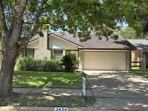 Building Photo - 3434 Streamside Ln