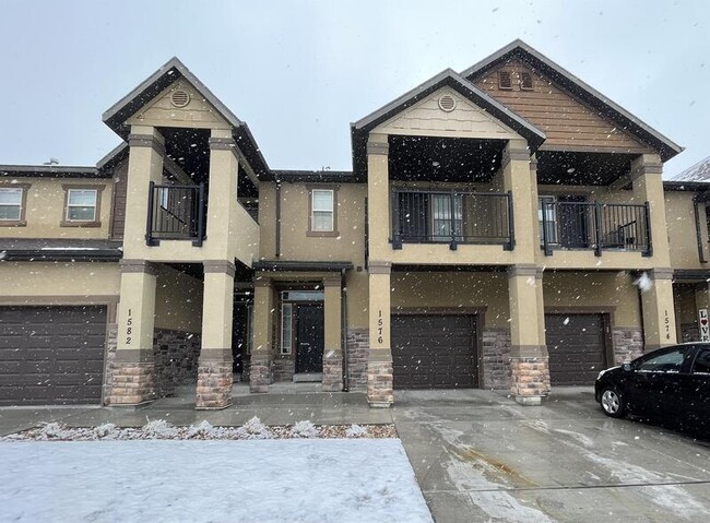 Building Photo - 1576 Venetian Way