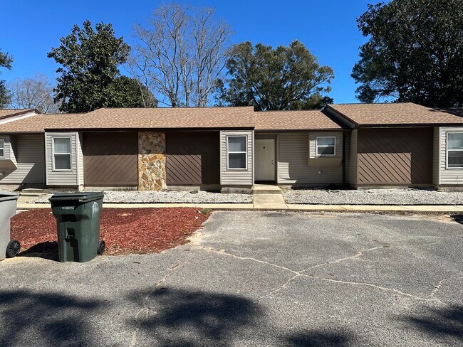 Frente del condominio - 11620 Chemstrand Rd