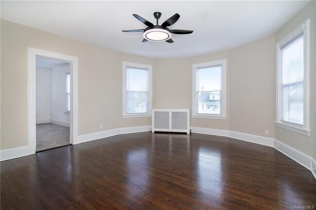 Foto del edificio - 81 Woodland Ave