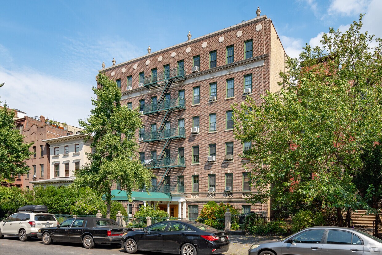Primary Photo - 295 Washington Ave