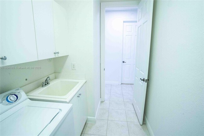 Building Photo - 4537 SW 183rd Ave