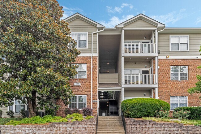 Building Photo - 2025 Woodmont Blvd