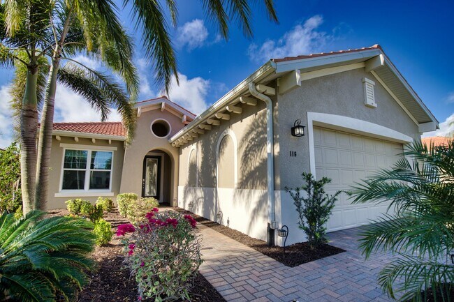 Foto del edificio - Optional Golf Transfer Seasonal Short-Term 3 Bedroom + Den with a Saltwater Pool Home in Venetian...