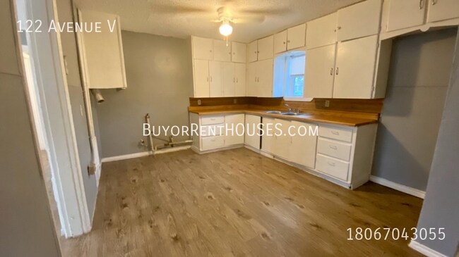 Foto del edificio - Handyman Special $99 Move in + Admin Fee /...