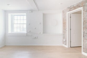 Building Photo - 155 River St