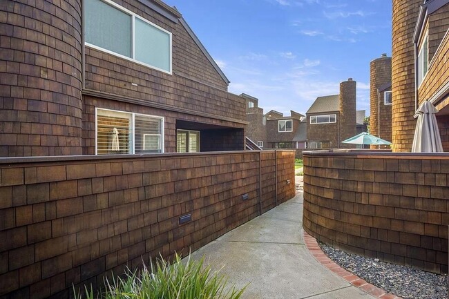 Building Photo - 325 S Sierra Ave