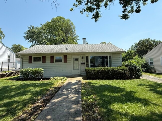 Building Photo - 29 Roslyn Rd