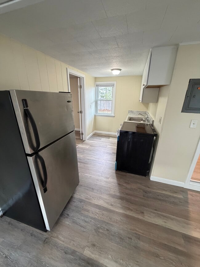 1st floor - 35 Markham Cir
