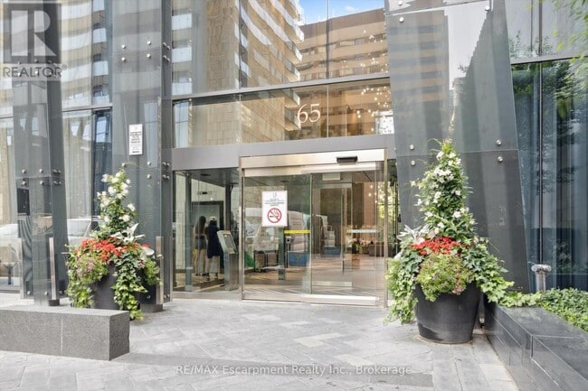 Building Photo - 2803-65-2065 St Mary St