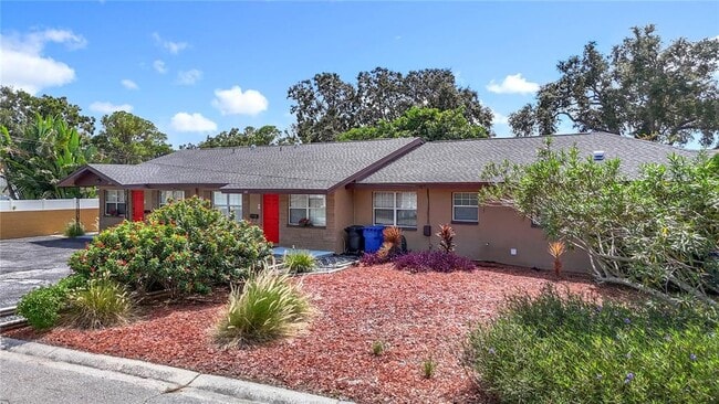 Foto del edificio - 222 Southeast Jefferson Cir N