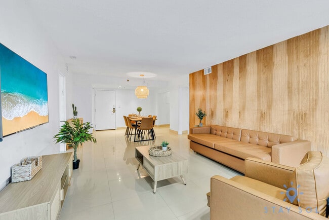 Building Photo - 5225 Collins Ave