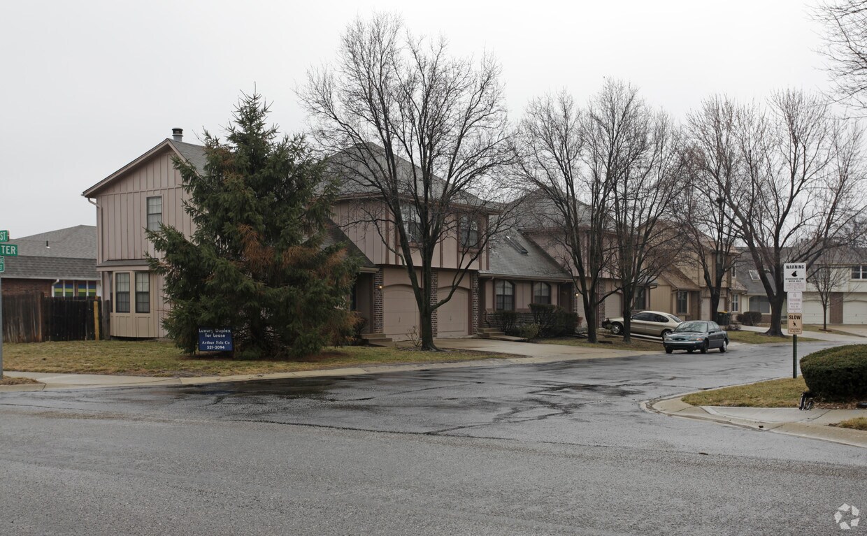Primary Photo - 10000-10232 W 86th Ter