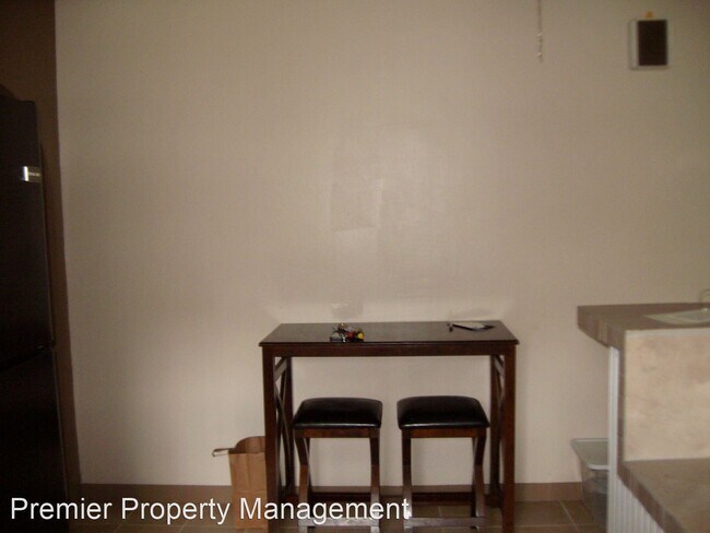 Building Photo - 3 br, 1.5 bath House - 606 E 14th Street