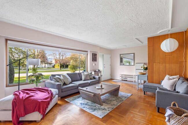 Building Photo - 2694 W King Edward Ave