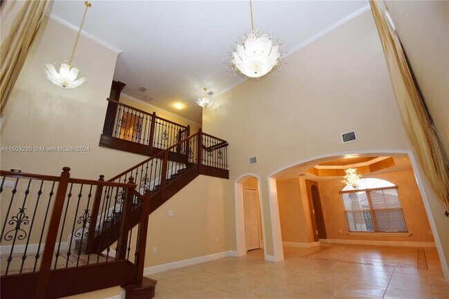 Building Photo - 15500 SW 31st Ln